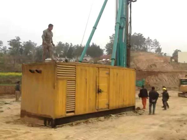 群英乡如何判断水冷式机油散热器密封件是否需要更换?
